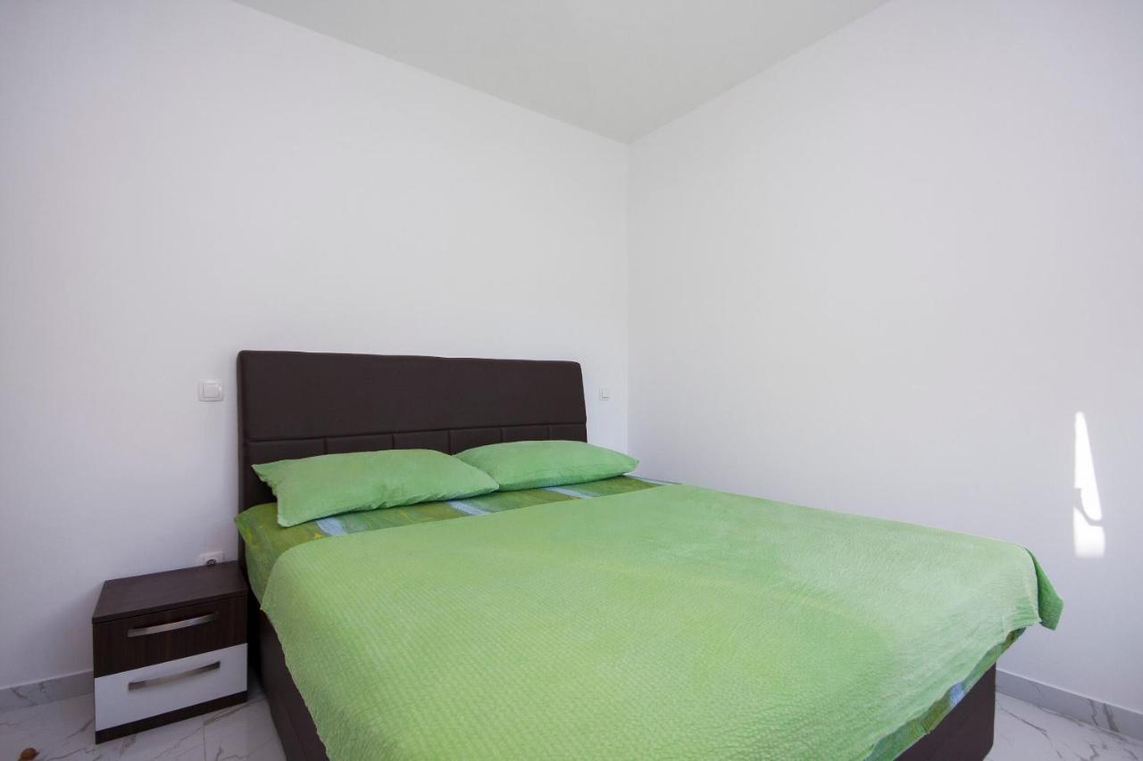 Apartments Osti 罗戈兹尼察 外观 照片