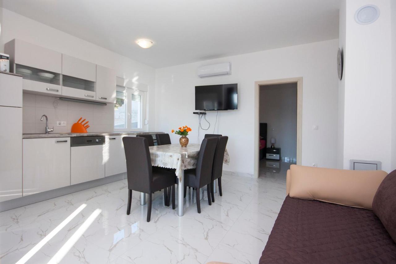 Apartments Osti 罗戈兹尼察 外观 照片