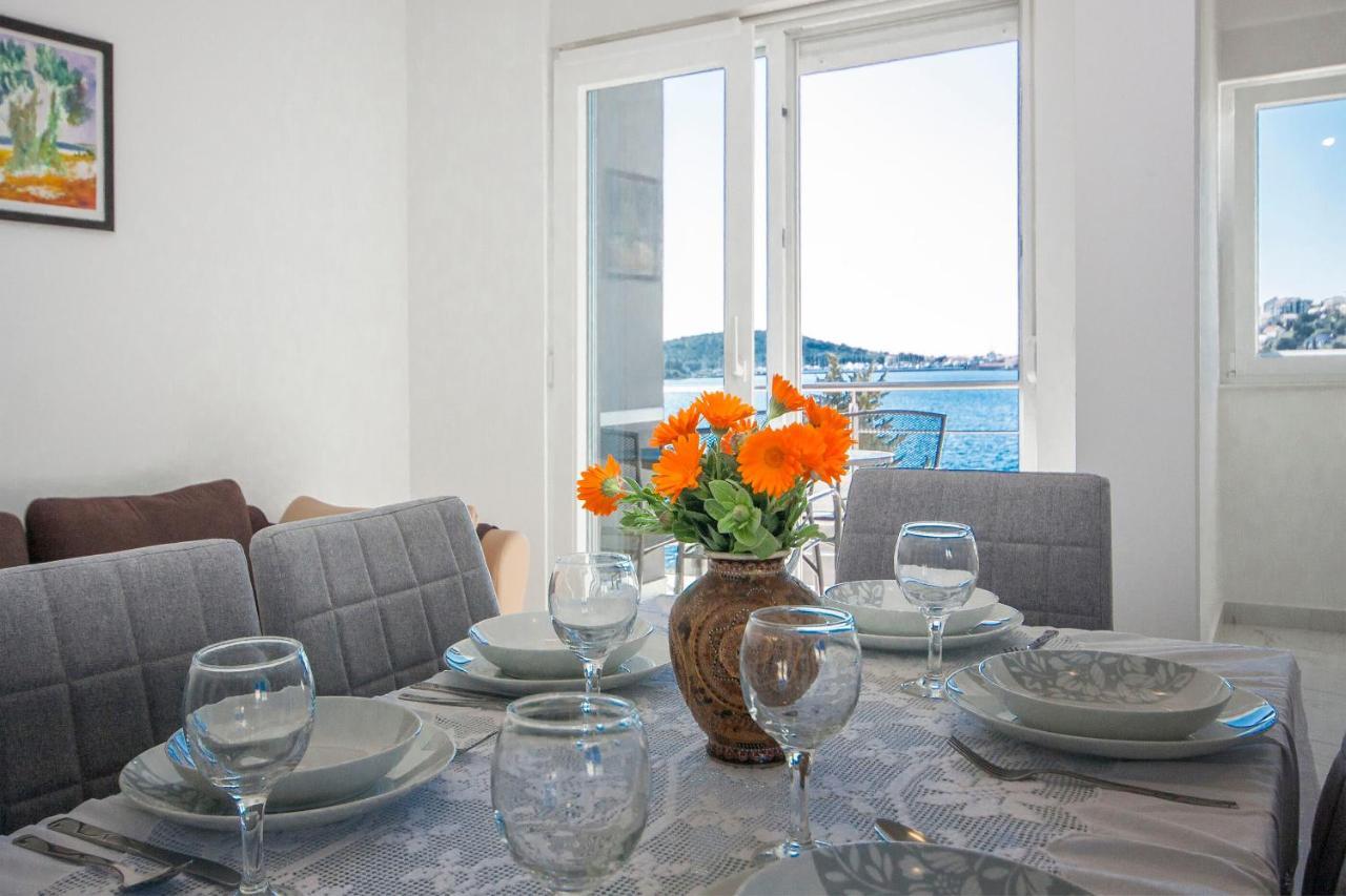 Apartments Osti 罗戈兹尼察 外观 照片